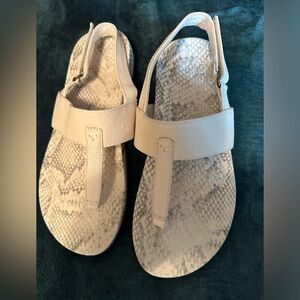 Vionic TalaT-Strap Sandal